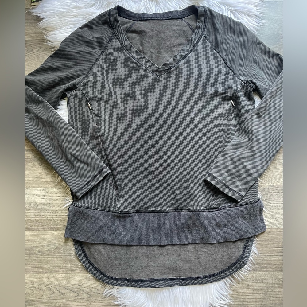 Lululemon Charcoal V-Neck Long Sleeve Women's Top